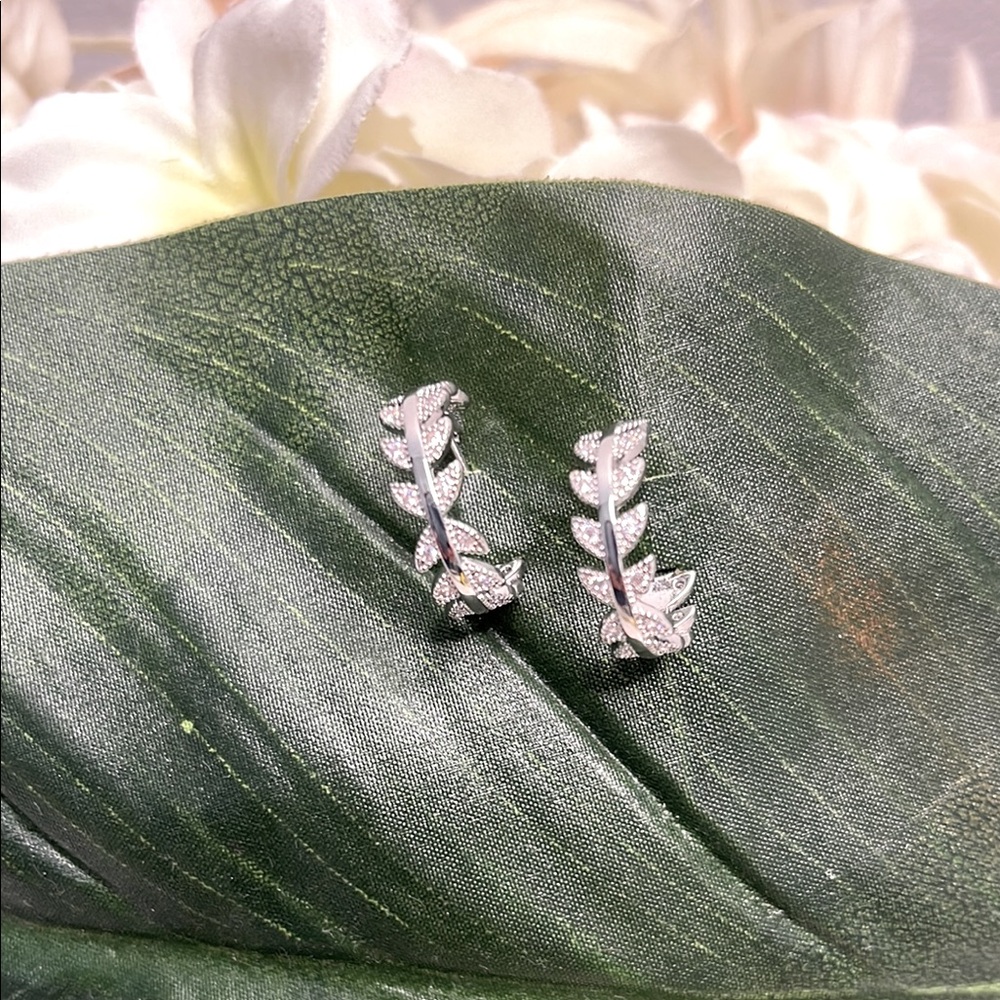 Marlyn Schiff Silver Leaf Hoop Earrings NWT